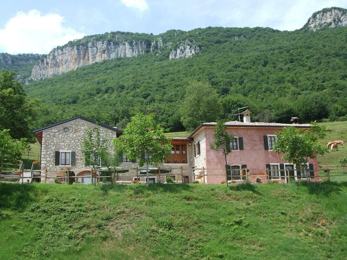 Agriturismo Lusani Caprino Veronese Eksteriør billede