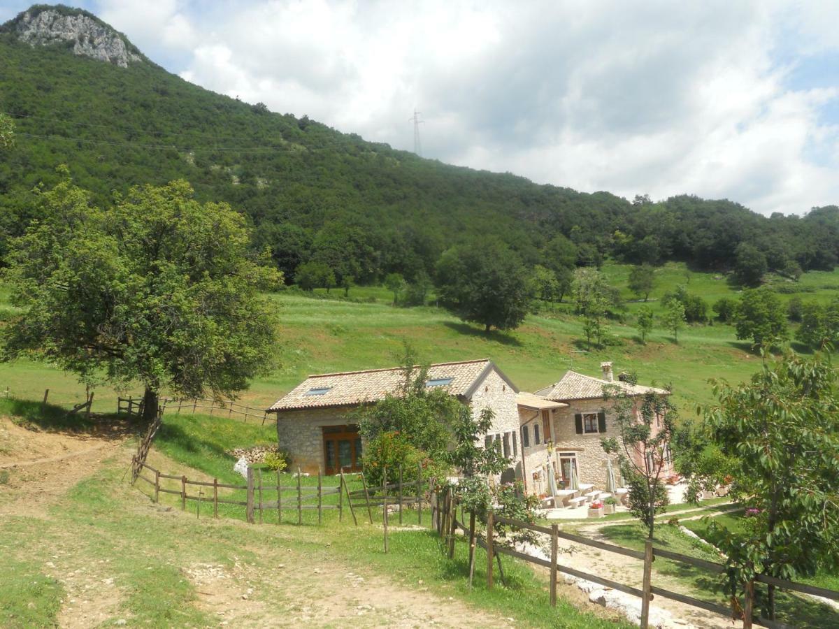 Agriturismo Lusani Caprino Veronese Eksteriør billede